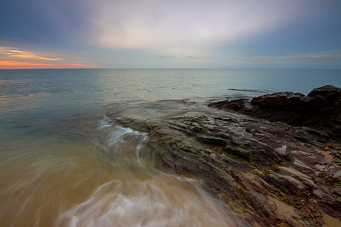 legeme, vand, jord, strand, skyer, daggry, skumring, aften, horisont, landskab, lang eksponering, mossy klipper, natur, ocean, udendørs, sand, hav, marinemaleri, kysten, himmel, sol, solopgang, solnedgang, surf, rejse, bølger, royalty billeder, scenics - natur, skønhed i naturen, horisont over vand, sky - himmel, bevægelse, ro, rolig scene, bølge, klippe, ingen mennesker, rock-objekt, 1080P, CC0, offentligt domæne, royaltyfrie