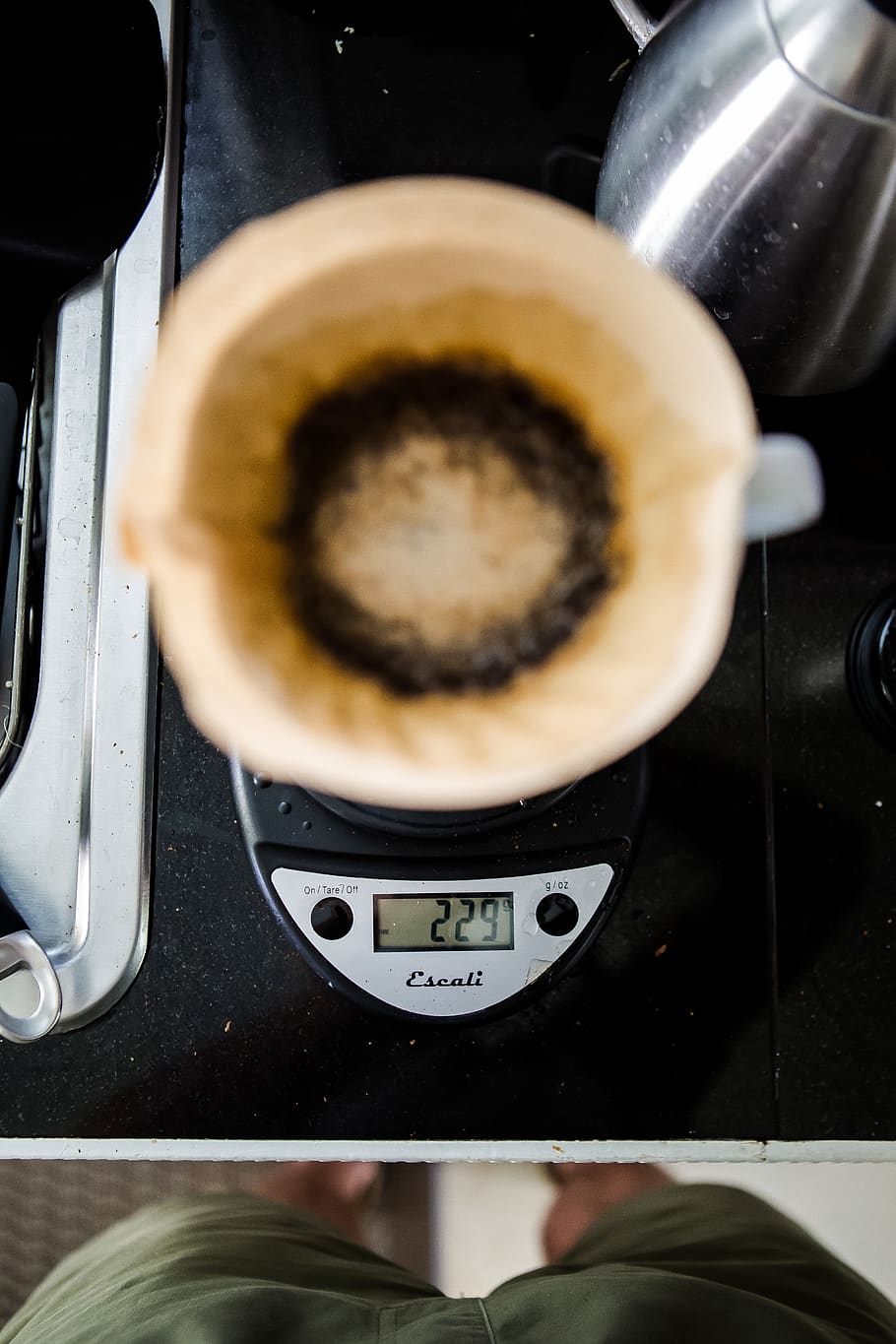 digitalt, enhetslesning 229, girkasse, bolle, menneskelig, ansikt, portrett, person, drikke, kaffe, kaffe - drikke, mat og Drikke, rett over, nærbilde, høy vinkel visning, kaffe kopp, innendørs, stilleben, apparatet, ingen folk, krus, forfriskning, kopp, selektiv fokusering, kommunikasjon, teknologi, skummel drikke, maskineri, servise, 5K