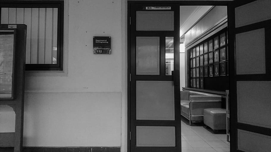 uşă, coridor, podea, raft, alb-negru, cameră, mobila, în interior, bibliotecă, ușă glisantă, pardoseală, design interior, lobby, ușă pliantă, iluminat, fereastră, scaun, închisoare, siluetă, ușa franceză, arhitectură, construită, nici o persoana, clădire, exteriorul clădirii, zi, gol, absență, Intrare, sticlă - material, în aer liber, scară, zonă rezidențială, comunicare, reflecţie, montare pe perete, trepte și scări, 4K