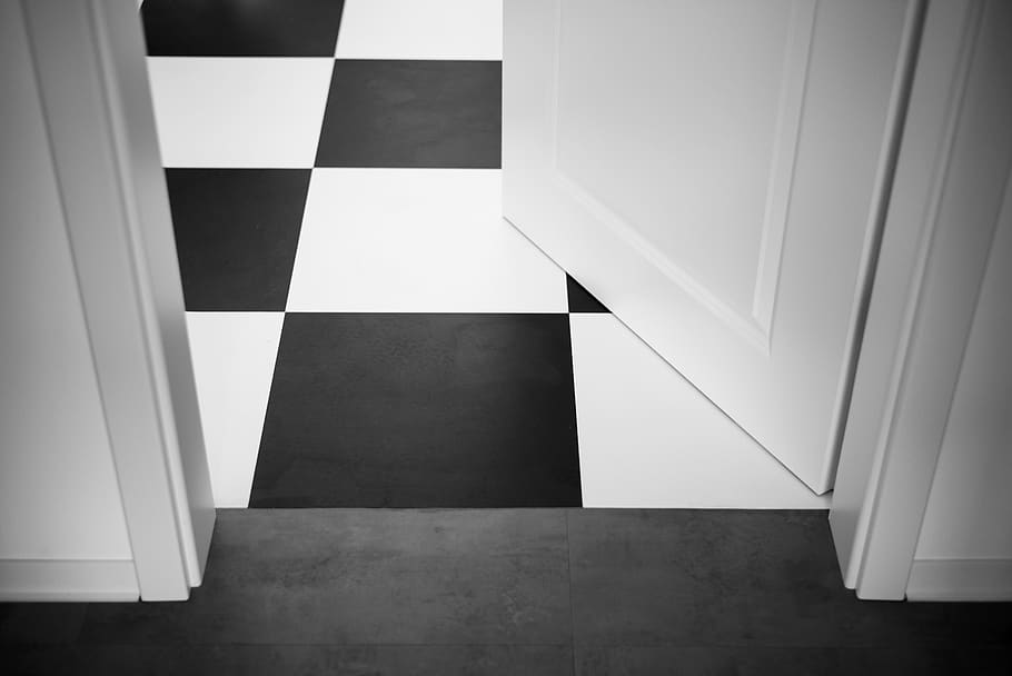 arquitectura, habitacions, espai, interior, habitació, sòl, disseny, pis, modern, estructura, cuina, blanc i negre, Tauler d'escacs, porta, americà, cuina americana, restaurant, 90, 80s, 70s, rajoles, estructura construïda, cap gent, funció de construcció de parets, patró, a l'interior, edifici, dia, Color blanc, marc complet, sòls, vista d’angle baix, forma geomètrica, fons, llum solar, primer pla, forma, columna arquitectònica, sòl de rajoles, directament a sota, 5K
