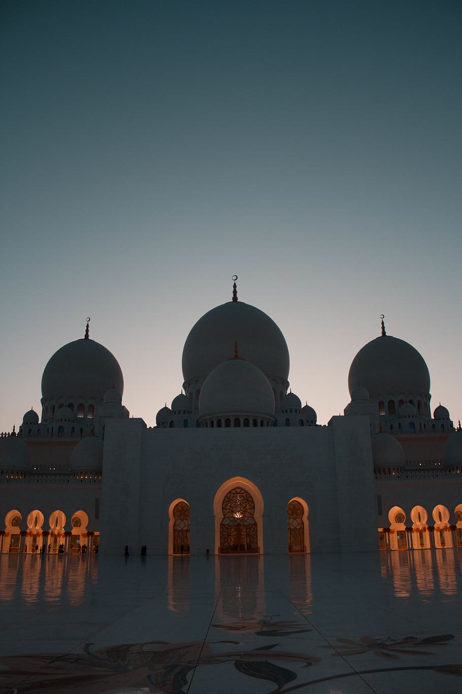 mesquita blanca, edifici, cúpula, arquitectura, mesquita, Abu Dhabi, mosquée, Sheikh zayed, humà, persona, fletxa, campanar, torre, observatori, silueta, absis, arc, arquejat, lliscament, aventura, activitats de lleure, exterior de l'edifici, estructura construïda, cel, cel clar, turisme, destinacions de viatge, lloc de culte, història, viatjar, el passat, religió, cap gent, naturalesa, creença, a l'aire lliure, 5K