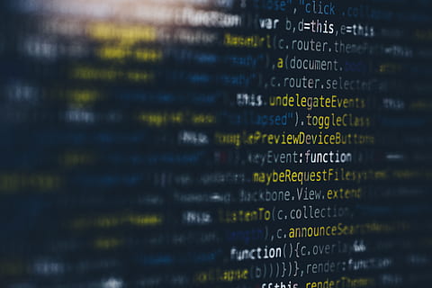 capture d'écran de codage informatique, nombre, personne, mise au point sélective, La technologie, texte, la communication, moniteur d'ordinateur, affaires, ordinateur, équipement informatique, fermer, dans une rangée, écriture occidentale, à l'intérieur, la finance, arrière-plans, support d'information, plein cadre, jaune, Les données, 5K, CC0, domaine public, libre de droits