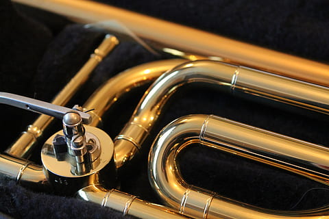 instrument gris, klaxon, instrument de musique, section en laiton, Londres, Royaume-Uni, ealing, bugle, trompette, trombone, jazz, froussard, le jazz, musical, musicien, brillant, fanfare, laiton, instrument, la musique, classique, métal, instrument à vent, culture artistique et divertissement, fermer, couleur or, équipement musical, à l'intérieur, personne, musique classique, bruit, performance, saxophone, orchestre, 4K, CC0, domaine public, libre de droits