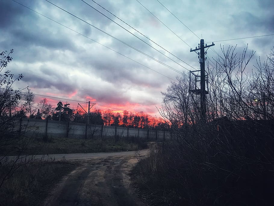 večer, západ slunce, nebe, elektřina, kabel, technologie, elektřina pylon, elektrické vedení, zdroj napájení, paliva a energie, strom, mrak - nebe, Příroda, spojení, silnice, rostlina, nikdo, přeprava, krása v přírodě, Napájení, životní prostředí, přistát, venku, znečištění ovzduší, telefonní linka, moci, 1080P