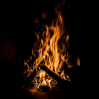 rød ild, ild, bål, flamme, arne, indendørs, ildsted, pac mand, pokal, glas, burrito, mad, jord, skræl, udendørs, græsarealer, Mark, vævet, plante, pollen, Camping, brænding, brand - naturligt fænomen, varme - temperatur, nat, træ, log, natur, ingen mennesker, træ - materiale, Brænde, glødende, sort baggrund, orange farve, mørk, skilt, tæt på, meddelelse, helvede, 4K, CC0, offentligt domæne, royaltyfrie