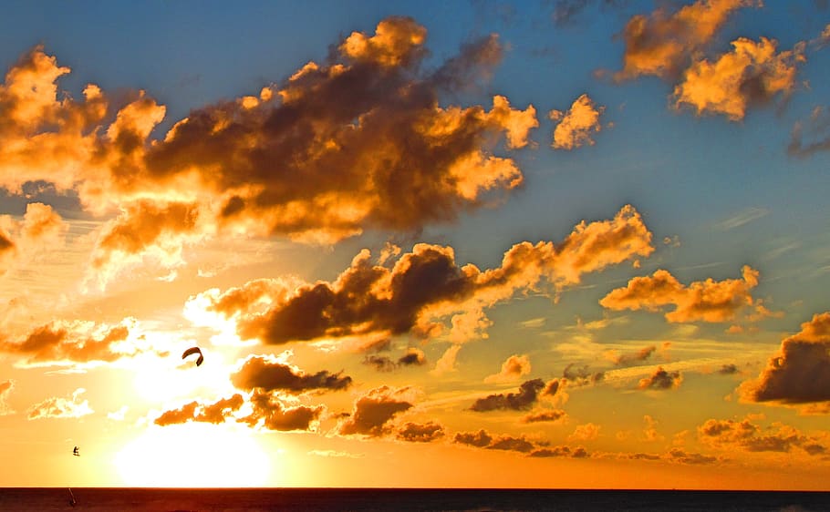 Španělsko, tarifa, papírový drak, kitesurf, západ slunce, nebe, mraky, oceán, mrak - nebe, scenics - příroda, krása v přírodě, klid, horizont, klidné scény, horizont nad vodou, slunečního světla, Příroda, moře, voda, idylický, oranžová barva, dramatická obloha, scéna s oblaky, atmosféra, životní prostředí, nikdo, slunce, venku, Jasný, 2K