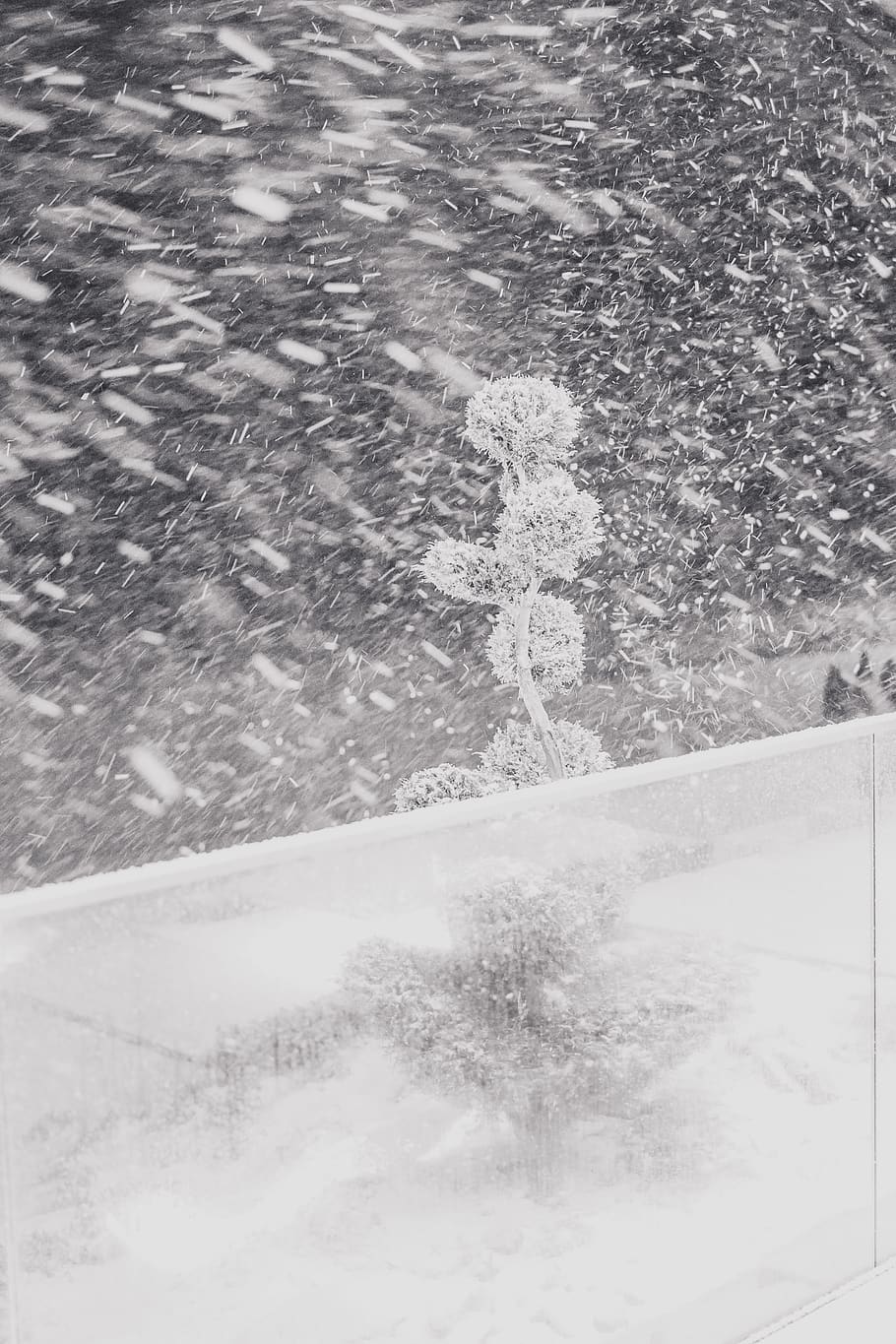 Biancaneve, acqua, inverno, temperatura fredda, movimento, natura, la neve, giorno, nessuno, all'aperto, vista dall'alto, mezzi di trasporto, finestra, vetro - materiale, bagnato, trasparente, nevicando, spruzzi, fiocco di neve, bufera di neve, 2K