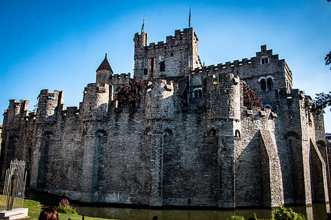 , arquitectura, història, estructura construïda, exterior de l'edifici, el passat, cel, destinacions de viatge, edifici, viatjar, castell, vista d’angle baix, turisme, torre, naturalesa, medieval, vell, fort, dia, cap gent, a l'aire lliure, estil gòtic, 5K, CC0, domini públic, lliure de regalies