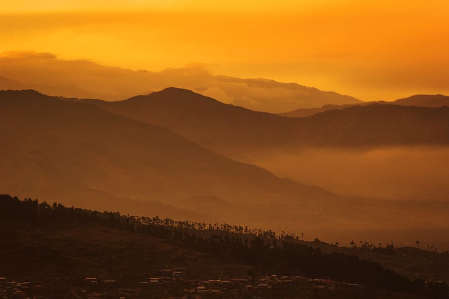 posta de sol, hora daurada, Sol ponent, núvols, muntanyes, bosc, muntanya, bellesa a la natura, cel, escenics - natura, escena tranquil·la, tranquil·litat, paisatge, color taronja, Serra, medi ambient, naturalesa, cap gent, silueta, idíl·lic, escena no urbana, a l'aire lliure, núvol - cel, majestuós, boira, 5K