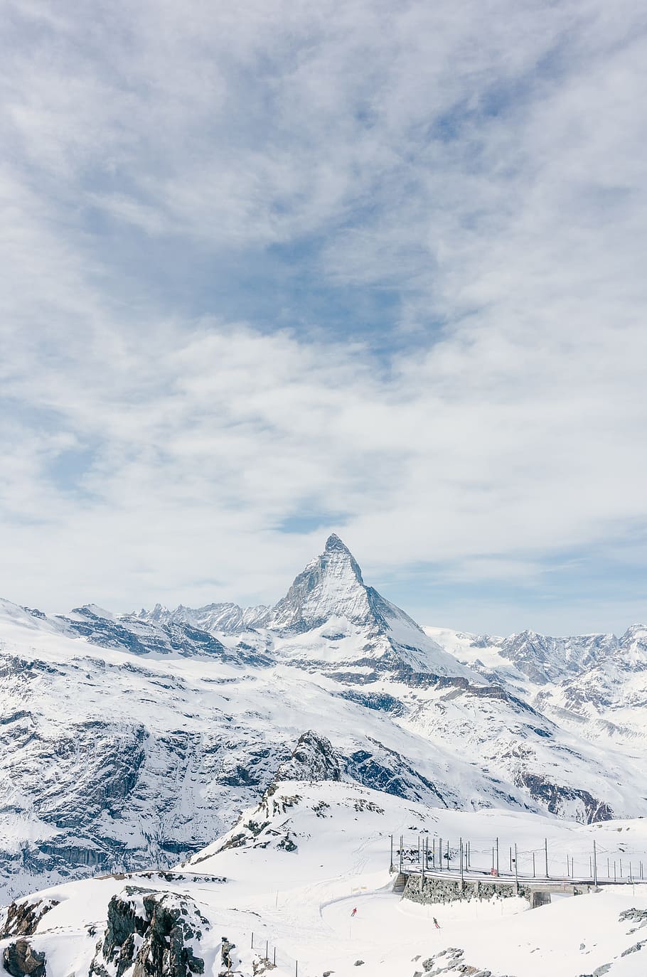 Materia, acció, actiu, aventura, alpí, Alps, fons, bonic, blau, brillant, guai, dia, costa avall, europa, Europeu, ze, diversió, glacera, turó, referència, paisatge, estil de vida, ascensor, muntanya, naturalesa, a l'aire lliure, panorama, pic, pista, pols, recreació, Resort, cresta, rock, rocós, escena, escènic, temporada, esquiar, cel, pendent, neu, esport, cim, assolellat, suïssa, superior, turisme, turístic, viatjar, vacances, vall, vista, blanc, hivern, zermatt, temperatura de fred, núvol - cel, bellesa a la natura, escenics - natura, muntanya nevada, medi ambient, escena tranquil·la, tranquil·litat, Serra, Color blanc, cap gent, escena no urbana, cim de muntanya, rang, estació d'esquí, 2K