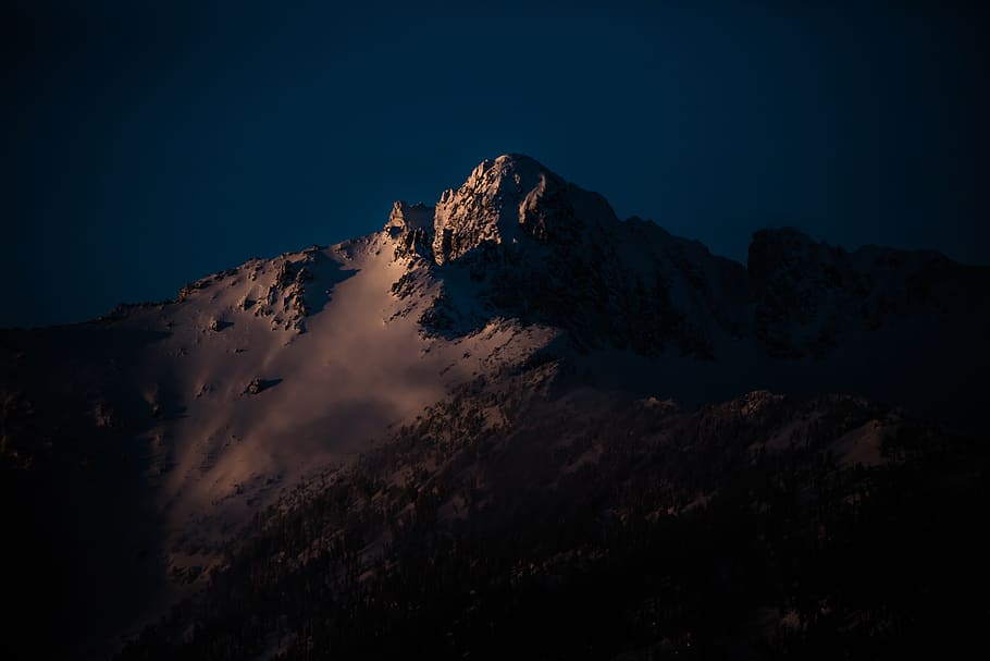muntanya de neu, naturalesa, muntanya, a l'aire lliure, Serra, pic, patrick hendry, astronomia, nit, animal, ocell, gel, univers, espai, espai exterior, planta, arbre, neu, lluna, avet, abies, cel, rock, escenics - natura, bellesa a la natura, rock - object, tranquil·litat, escena tranquil·la, sòlid, cap gent, formació de roca, escena no urbana, vista d’angle baix, estrella - espai, idíl·lic, cel clar, formació, cim de muntanya, 8K