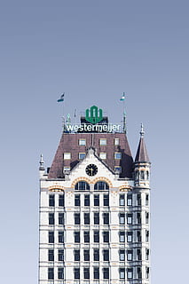 edifici a l'oest, signe, edifici, finestra, cel, hotel, castell, arquitectura, disseny tradicional, urbà, ciutat, gràfic, detall, creatiu, façana, Rotterdam, minimalporn, architectureporn, forma, geomètric, geometria, torre, lloc famós, estructura construïda, exterior de l'edifici, història, escena urbana, europa, industria de la construcció, paisatge urbà, viatjar, vell, maó, cultures, turisme, a l'aire lliure, blau, 5K, CC0, domini públic, lliure de regalies