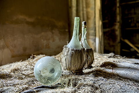 Itália, ninguém, ainda vida, fechar-se, dia, focar em primeiro plano, madeira - material, dentro de casa, recipiente, natureza, vegetal, terra, estragado, abandonado, campo, velho, feno, vidro - material, plantar, Concha, 5K, CC0, domínio público, royalty free