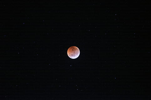 sang mon, naturalesa, a l'aire lliure, eclipsi, univers, astronomia, espai, Eclipse de lluna, espai exterior, lluna, nit, oceà, mar, aigua, línia de costa, Costa, platja, nebulosa, planeta, llacuna, llac, cel, bellesa a la natura, escenics - natura, idíl·lic, lluna plena, tranquil·litat, estrella - espai, cap gent, escena tranquil·la, vista d’angle baix, cercle, ciència, forma geomètrica, fenomen natural, Lluna planetària, astrologia, espai i astronomia, 4K, CC0, domini públic, lliure de regalies