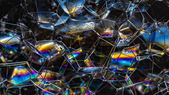 bulles irisées, personne, fermer, multi couleur, modèle, brillant, fragilité, plein cadre, arrière-plans, vulnérabilité, réflexion, bulle, à l'intérieur, savon sud, transparent, prise de vue en studio, abstrait, verre - matériel, verre, bijoux, se concentrer sur le premier plan, complexité, 2K, CC0, domaine public, libre de droits