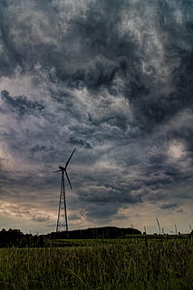 Windrad, Wolken, dramatisch, Himmel, Wetter, aufrecht, wolke - himmel, Umgebung, Kraftstoff- und Stromerzeugung, Feld, Umweltschutz, alternative Energie, erneuerbare Energie, Turbine, Windkraftanlage, Land, Landschaft, Windkraft, Sonnenuntergang, Natur, keine Leute, Schönheit in der Natur, ländliche Szene, Szenen - Natur, draußen, Kraft in der Natur, 5K, CC0, gemeinfrei, lizenzfrei