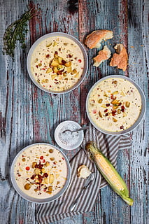cibi cotti, cibo, prima colazione, pianta, ciotola, pane, pesce, animale, piatto, pasto, bere, bevanda, succo, produrre, fiocchi d'avena, crema pasticciera, frullato, verdura, cena, pancake, cibo e bevande, legno - materiale, utensile da cucina, freschezza, mangiare sano, Spezia, prodotto caseario, in casa, benessere, pronto a mangiare, girato in studio, tavolo, nessuno, cucchiaio, direttamente sopra, vista dall'alto, contorno, preparazione, erba, Yogurt, cibo vegetariano, vasellame, spuntino, 5K, CC0, dominio pubblico, privo di copyright