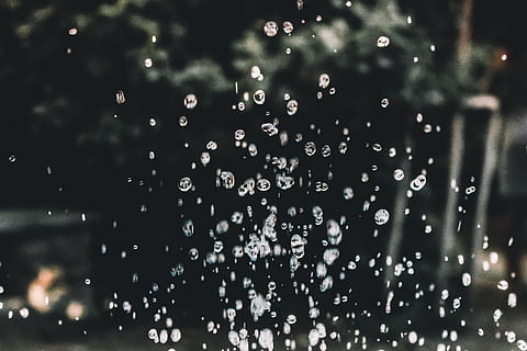Wassertau Fotografie, verwischen, hell, Blase, sauber, klar, Nahansicht, Tau, fallen, Tröpfchen, Wassertropfen, Brunnen, Flüssigkeit, Makro, Regen, Regentropfen, Spritzen, Zeitraffer, Wasser, nass, Fokus auf den Vordergrund, Bewegung, keine Leute, Natur, Frische, plantschen, draußen, sprühen, Schönheit in der Natur, selektiver Fokus, Reinheit, Essen und Trinken, 4K, CC0, gemeinfrei, lizenzfrei