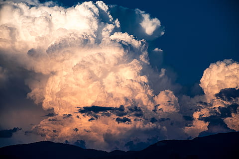 panoraminis, fotografija, debesys, „cloudscape“, kumulusas, dienos šviesa, kalnai, pobūdį, vaizdingas, dangus, grožis gamtoje, debesis - dangus, vaizdai - gamta, ramioje scenoje, ramybė, nėra žmonių, kalnas, žemas kampo vaizdas, ne miesto scenoje, siluetas, idiliškas, lauke, saulėlydis, aplinką, dieną, dūmų fizinė struktūra, purus, 5K, CC0, Viešasis domenas, nemokamai