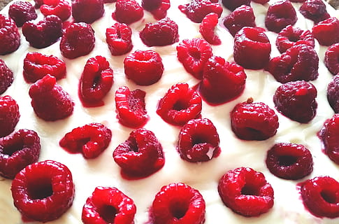 raspberry, cake, dessert, sweets, raspberries, fruits, food, cream, red, food and drink, freshness, fruit, berry fruit, sweet food, still life, healthy eating, indoors, no people, wellbeing, close-up, ready-to-eat, sweet, indulgence, full frame, temptation, 4K, CC0, public domain, royalty free