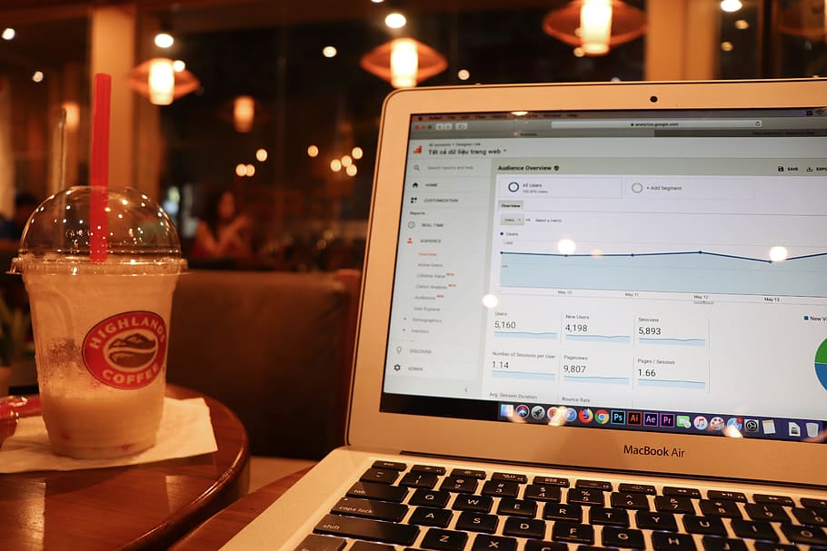 Vietnam, data, Google Analytics, laptop, analytiky, pracovní, čas na kávu, macbook, káva, sdělení, technologie, bezdrátové technologie, stůl, počítač, text, spojení, jídlo a pití, napít se, občerstvení, západní skript, svítí, zaměřit se na popředí, nikdo, uvnitř, podnikání, Internet, detail, počítačová síť, sklenka, Jídelní lístek, 5K