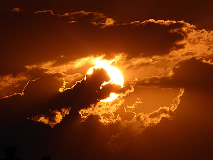 tramonto, sera, rosso, nube, sole, umore, cielo, crepuscolo, imponente, nuvola - cielo, luce del sole, sfondi, natura, bellezza nella natura, atmosfera, Cloudscape, ambiente, scenics - natura, raggio di sole, nessuno, religione, cielo drammatico, idilliaco, colore arancione, brillante, buio, all'aperto, meteorologia, clima, 4K, CC0, dominio pubblico, privo di copyright