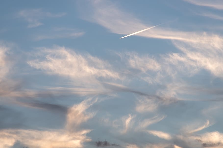 debesys, balta, mėlyna, pilka, „cloudscape“, modelį, dangus, fonas, debesis - dangus, garų takas, žemas kampo vaizdas, grožis gamtoje, nėra žmonių, vaizdai - gamta, pobūdį, ramybė, dieną, ramioje scenoje, lauke, idiliškas, oro transporto priemonė, lėktuvas, visą kadrą, meteorologija, 2K