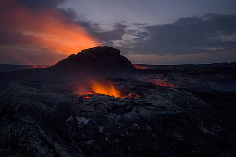 lav, Vulkan, Lava, Berg, Schönheit in der Natur, ausbrechen, Hitze - Temperatur, Geologie, Kraft in der Natur, Umgebung, Rauch - physische Struktur, Natur, physische Geographie, Leistung, Landschaft, keine Leute, wolke - himmel, Nicht-städtische Szene, Himmel, Land, aktiver Vulkan, draußen, Vulkankrater, fließend, 8K, CC0, gemeinfrei, lizenzfrei