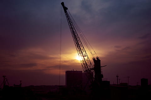 kran, industri, forarbejdning, silhuet, fabrik, Bratislava, om aftenen, sol, solnedgang, kontrast, slovakiet, himmel, maskineri, arkitektur, kran - entreprenørmaskiner, byggebranchen, bygget struktur, byggeplads, sky - himmel, ingen mennesker, bygning udvendig, udvikling, natur, lav vinkel visning, udendørs, orange farve, byggemaskiner, by, byggemateriale, lilla, 2K, CC0, offentligt domæne, royaltyfrie
