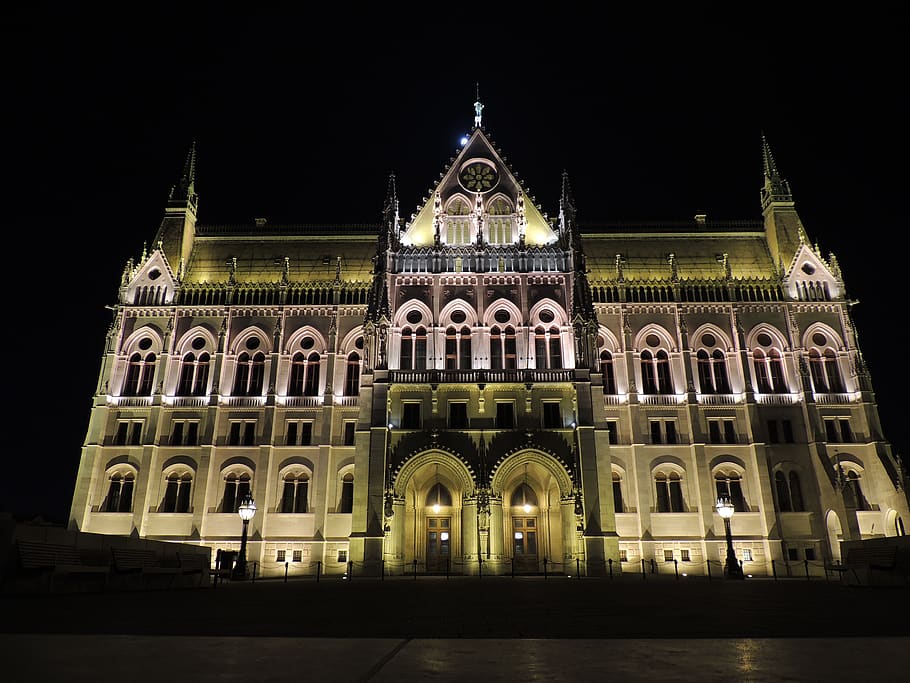 budapest, parlement, nit, exterior de l'edifici, arquitectura, il·luminat, estructura construïda, destinacions de viatge, façana, història, cel, el passat, cap gent, edifici, ciutat, viatjar, turisme, arc, vista d’angle baix, naturalesa, ornamentat, 4K