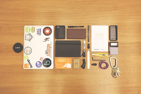 MacBook, แล็ปท็อป, คอมพิวเตอร์, notepads, ปากกา, ยูเอสบี, ที่เพิ่งเริ่มต้น, กุญแจ, iPhone, กระเป๋าสตางค์, มีด, ตาราง, ด้านบนโดยตรง, เทคโนโลยี, ยังมีชีวิตอยู่, ในบ้าน, ไม้ - วัสดุ, ไม่มีคน, มุมมองมุมสูง, ธีมการถ่ายภาพ, การจัดการ, ทางเลือก, การเปลี่ยนแปลง, กลุ่มวัตถุขนาดใหญ่, กลุ่มวัตถุ, การสื่อสาร, เนื้อไม้, ใกล้ชิด, สัมพันธ์, สมาร์ทโฟน, เมล็ดไม้, 5K, CC0, โดเมนสาธารณะ, ค่าลิขสิทธิ์ฟรี