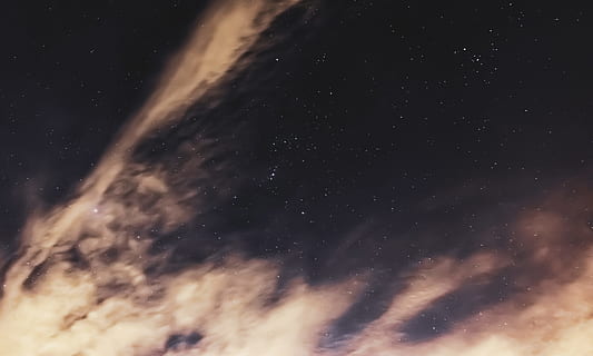 Gelb, lila, Galaxis, Astro, Star, Wolke, Himmel, Nacht-, Astrofotografie, Astronomie, sternenklarer Himmel, Horizont, Wolkenkratzer, Wolken, wolkig, Wolkenlandschaft, Erkunde mehr, Desktop, Tapete, hd, Stern - Raum, Platz, Planet - Raum, Nebel, Natur, Konstellation, dunkel, Wissenschaft, Hintergründe, schwarze Farbe, Blau, Milchstraße, glühend, Licht - natürliches Phänomen, Sternfeld, keine Leute, Stratosphäre, Astrologie, draußen, abstrakt, hell, 5K, CC0, gemeinfrei, lizenzfrei
