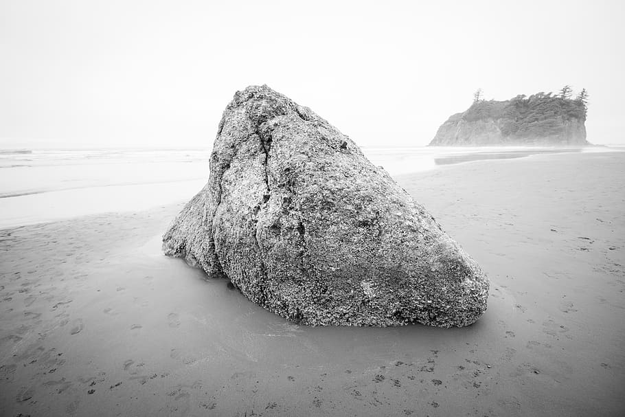 gris, rock, costa, arena, al aire libre, playa rubí, naturaleza, Oceano, mar, playa, Estados Unidos, suelo, niebla, agua, isla, textura, en blanco y negro, parque olimpico nacional, parque Nacional, rubí, playa de washington, tierra, cielo, roca - objeto, paisajes - naturaleza, belleza en la naturaleza, tranquilidad, sólido, escena tranquila, formacion de roca, día, cielo limpio, nadie, horizonte sobre el agua, pila de roca, 5K