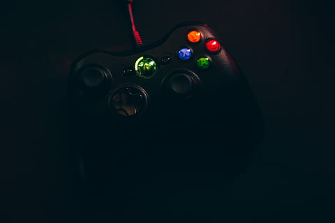 negre, xbox, un, controlador, eberstadt, lich, Alemanya, electrònica, joystick, bombolla, a l'interior, tir de l'estudi, il·luminat, cap gent, equips d’il·luminació, fons negre, multicolor, còpia espai, primer pla, fosc, brillant, tecnologia, llum vermella, vermell, llum - fenomen natural, esfera, llum, naturalesa, forma geomètrica, sol objecte, làser, 5K, CC0, domini públic, lliure de regalies