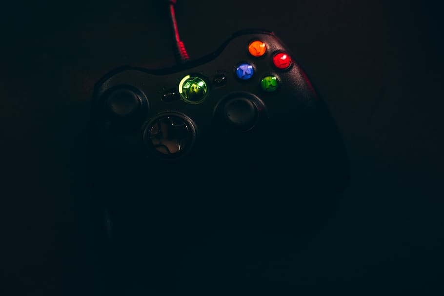 negre, xbox, un, controlador, eberstadt, lich, Alemanya, electrònica, joystick, bombolla, a l'interior, tir de l'estudi, il·luminat, cap gent, equips d’il·luminació, fons negre, multicolor, còpia espai, primer pla, fosc, brillant, tecnologia, llum vermella, vermell, llum - fenomen natural, esfera, llum, naturalesa, forma geomètrica, sol objecte, làser, 5K