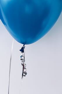blauer Ballon, Ballon, Feier, Heliumballon, Blau, in der Luft, Helium, Tag, Himmel, keine Leute, einzelnes Objekt, Party - gesellschaftliches Ereignis, Spaß, Studioaufnahme, Natur, kopieren sie platz, weißer Hintergrund, Veranstaltung, Freiheit, fliegend, 5K, CC0, gemeinfrei, lizenzfrei
