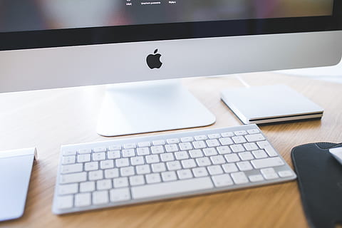 Apfel, imac, Mac, Computer, Tastatur, Weiß, Nahansicht, Technologie, Technik, Arbeitsplatz, Büroraum, Schreibtisch, Tabelle, kabellose Technologie, Computer Tastatur, Computerausrüstung, Möbel, Kommunikation, Verbindung, Laptop, drinnen, Geschäft, Büro, Desktop-PC, keine Leute, Computerbildschirm, selektiver Fokus, modern, 4K, CC0, gemeinfrei, lizenzfrei