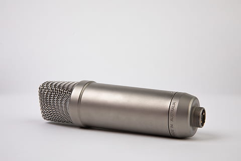 gri kondenser mikrofonu, el feneri, Lamba, ışık, mikrofon, elektrikli cihaz, silindir, kondansatör, ateş etme, en az, avustralya ürünü, ürün, rode, çelik, meşale, çakmak, sigorta, vida, makine, toprak, silah, teknoloji, metal, tek nesne, stüdyo çekimi, insansız, Beyaz arkaplan, kesmek, gümüş renkli, müzik, ekipman, kapatmak, içeriye, kopya alanı, sanat kültürü ve eğlence, iletişim, giriş aygıtı, sanayi, gri, yaratıcılık, iş, alaşım, küresel iletişim, yazar, 4K, CC0, kamu malı, telif ücretsiz