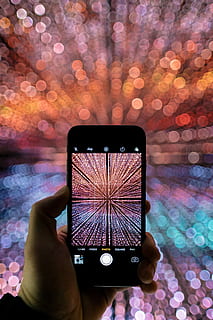ljus, konst, fotografi, Foto, iphone, texturer, kamera, färgrik, kreativ, telefoner och fodral, trådlös teknik, mänsklig hand, teknologi, hand, bärbar informationsanordning, smart telefon, fotografi teman, kommunikation, innehav, en person, skärm, riktiga människor, mobiltelefon, enhetsskärm, mänsklig kroppsdel, förbindelse, livsstilar, personligt perspektiv, fotografering, finger, utomhus, 4K, CC0, offentligt domän, royaltyfria