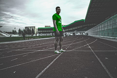 algeria, esport, longitud completa, una persona, roba esportiva, atleta, pista i camp, adult jove, persones reals, cel, estils de vida, dia, roba, de peu, corrent, exercici, pista d'atletisme, home jove, núvol - cel, determinació, a l'aire lliure, esforç, 5K, CC0, domini públic, lliure de regalies