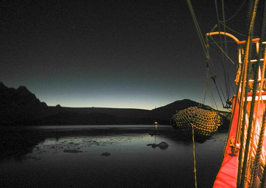 antarctica, fons, vela, mitjanit, tallship, vaixell, aigua, cel, transport, vaixell nàutic, tranquil·litat, naturalesa, escenics - natura, nit, bellesa a la natura, manera de transport, escena tranquil·la, cap gent, llac, a l'aire lliure, il·luminat, reflexió, escena no urbana, muntanya, veler, 4K