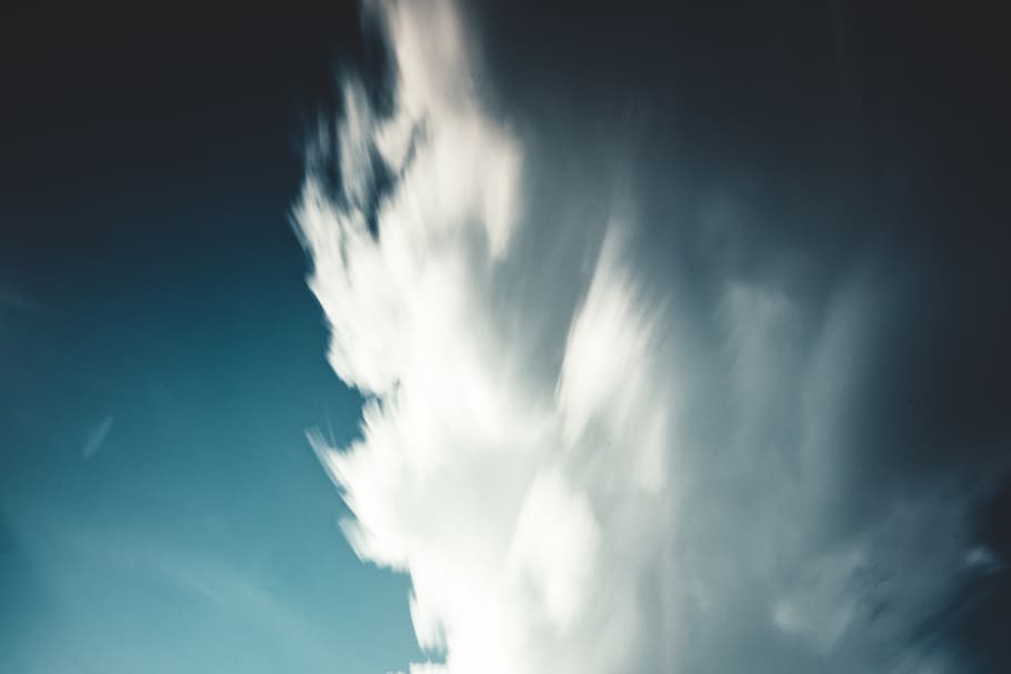 cel ennuvolat, cel, núvol, naturalesa, a l'aire lliure, temps, Finlàndia, Cúmulus, blau, resum, blanc, fosc, exposició llarga, mínim, canviant d'humor, relaxant, minimalista, núvol - cel, vista d’angle baix, cap gent, exterior de l'edifici, dia, panoràmica, arquitectura, estructura construïda, bellesa a la natura, còpia espai, ciutat, tempesta, cloudscape, cel malhumorat, meteorologia, 4K