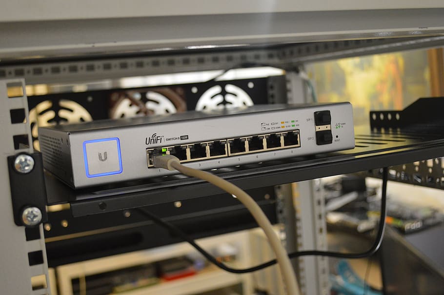 bílý ethernetový přepínač, technologie, tech, ethernet, Internet, síť, unifi, přepínač, Hardware, elektronika, utěšit, počítačový hardware, detail, uvnitř, spojení, řízení, zařízení, sdělení, hudba, nikdo, kontrolní panel, nástroj měření, umělecká kultura a zábava, audio zařízení, selektivní zaměření, počítačová síť, číslo, kabel, bezdrátové technologie, počítač, elektrické zařízení, 5K