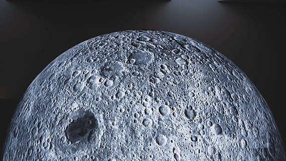 Mondblick, Platz, Astronomie, Weltraum, Universum, draußen, Natur, Aga Khan Museum, Berg, Planet, Nacht-, Skulptur, surreal, Reise, dunkel, minimalistisch, Museum, Luna, Mond-, Mond, Vogel, Kugel, keine Leute, Nahansicht, drinnen, Studioaufnahme, silberfarben, beleuchtet, einzelnes Objekt, schwarzer Hintergrund, nass, Himmel, gestalten, Geometrische Figur, fallen, Metall, Muster, 4K, CC0, gemeinfrei, lizenzfrei