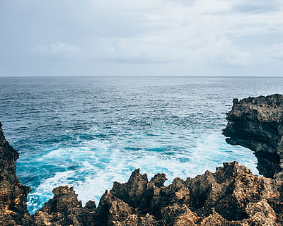 Meer, Java, Indonesien, Cliff, Himmel, Wasser, Horizont über Wasser, Szenen - Natur, Horizont, Schönheit in der Natur, wolke - himmel, Ruhe, ruhige Szene, Rock, Rock - Objekt, solide, Natur, Tag, keine Leute, idyllisch, Land, Felsformation, draußen, felsige Küste, türkisfarben, 2K, CC0, gemeinfrei, lizenzfrei