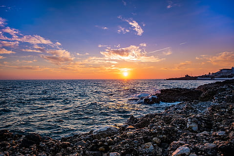 nerja, strand, skyer, blå, malaga, sol, himmel, bølger, andalusien, hav, vand, solnedgang, skønhed i naturen, scenics - natur, horisont over vand, sky - himmel, klippe, rolig scene, horisont, jord, solid, ro, rock-objekt, natur, idyllisk, ingen mennesker, udendørs, linseflare, klippekyst, 5K, CC0, offentligt domæne, royaltyfrie