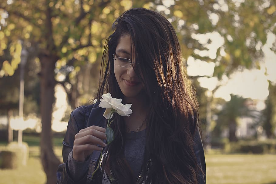 ของโมร็อกโก, Asilah, เบา, น่ารัก, หวาน, สาว ๆ, ดู, แฟชั่น, สาว, สี, colorfull, unsplash, ดี, ดอกไม้, ตา, ปลูก, คนคนหนึ่ง, ผมยาว, ไม้ดอก, คนจริง, มุ่งเน้นไปที่เบื้องหน้า, แบบผม, ผม, กิจกรรมยามว่าง, คนหนุ่มสาว, ไลฟ์สไตล์, หญิงสาว, โฮลดิ้ง, ธรรมชาติ, ภาพเหมือน, มุมมองด้านหน้า, headshot, ต้นไม้, วัยโจ๋, ผู้หญิงสวย, กลางแจ้ง, หัวดอกไม้, 5K