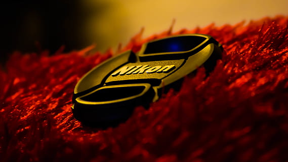 nikon, telecamera, lenscap, rosso, successo, testo, comunicazione, nessuno, avvicinamento, girato in studio, in casa, messa a fuoco selettiva, sicurezza, amore, cartello, concentrarsi sulle conoscenze acquisite, emozione, singolo oggetto, emozione positiva, ricchezza, controllo, aggressione, 5K, CC0, dominio pubblico, privo di copyright