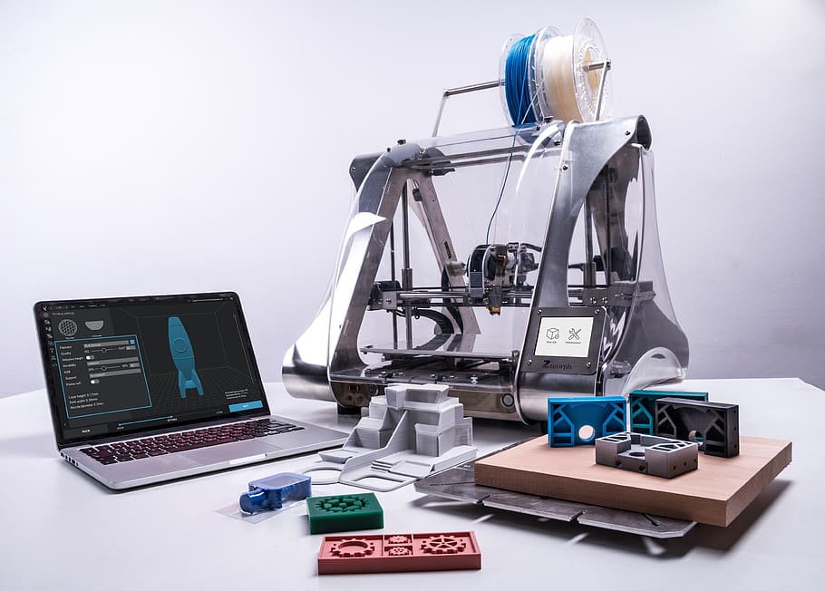 Impresión 3d, 3d, tecnología, impresora 3d, computadora, adentro, equipo, nadie, comunicación, mesa, conexión, instrumento de medida, equipo de computadora, ciencia, industria, educación, exactitud, foto de estudio, investigación, laboratorio, maquinaria, salud y medicina, naturaleza muerta, esfuerzo, equipo eléctrico, 4K