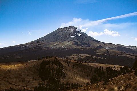foto, puncak gunung, awan, letusan, ledakan, pemandangan, gunung, alam, fotografi alam, indah, langit, pohon, lembah, erupsi vulkanik, gunung berapi, scenics - alam, keindahan di alam, lingkungan Hidup, adegan yang tenang, ketenangan, adegan non-urban, awan - langit, pegunungan, tanah, tidak ada orang, idilis, hari, terpencil, biru, geografi fisik, 5K, CC0, domain publik, bebas royalti